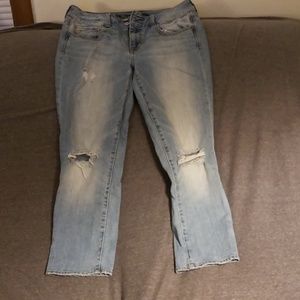 American eagle size 8 distressed capri jeans